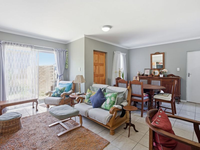 Townhouse For Sale in Kabega - Photo 7