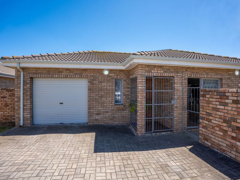 Townhouse For Sale in Kabega - Photo 2