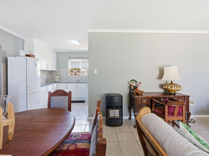 Townhouse For Sale in Kabega - Photo 5