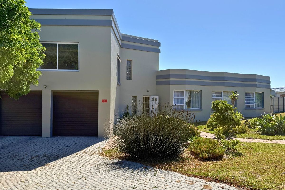 House For Sale in Franskraal - Photo 2