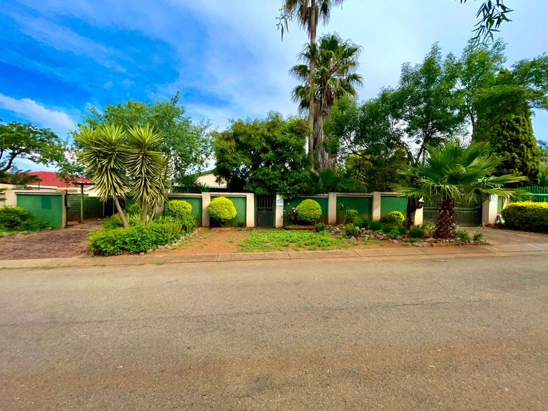 House For Sale in Heuweloord - Photo 2