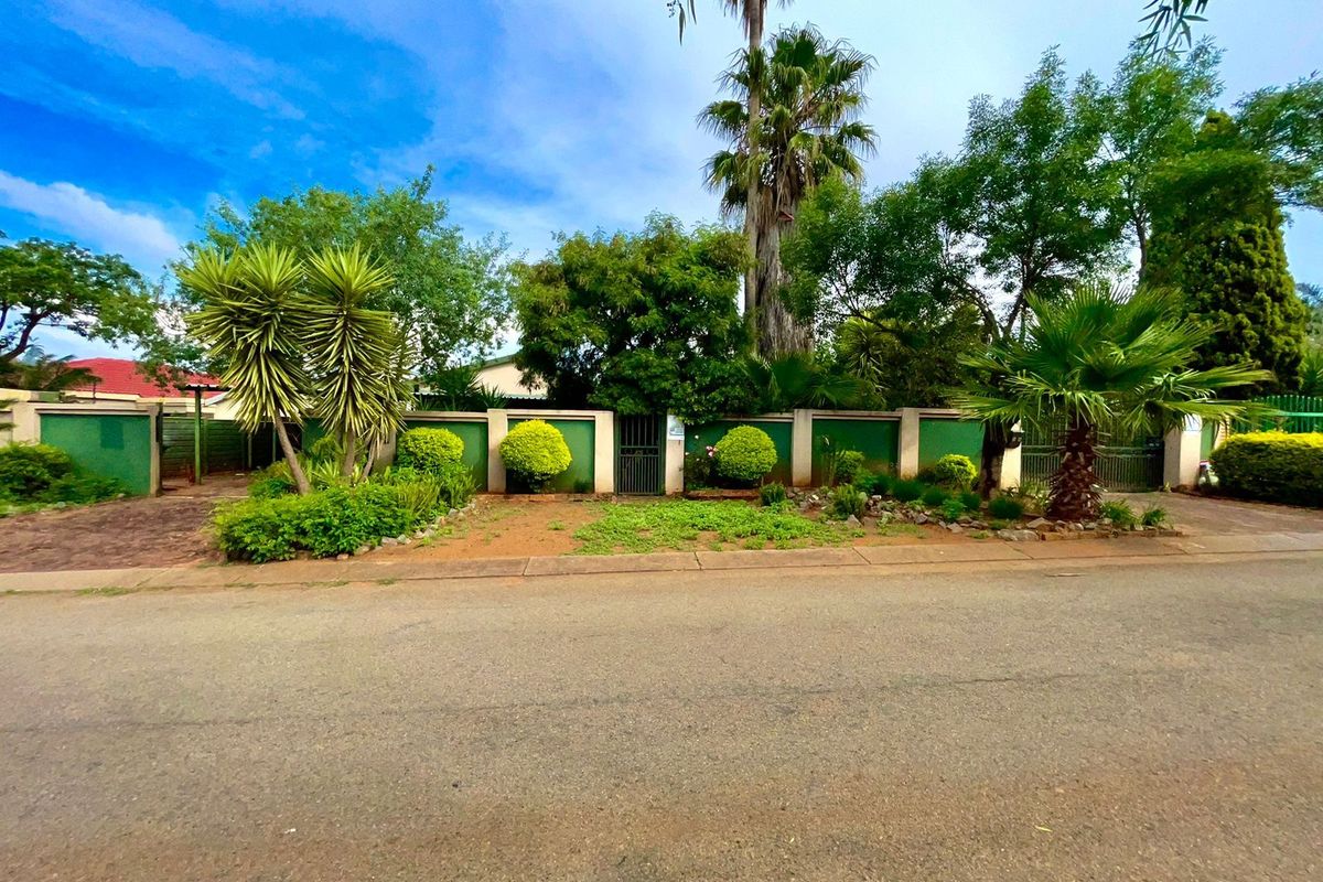 House For Sale in Heuweloord - Photo 2