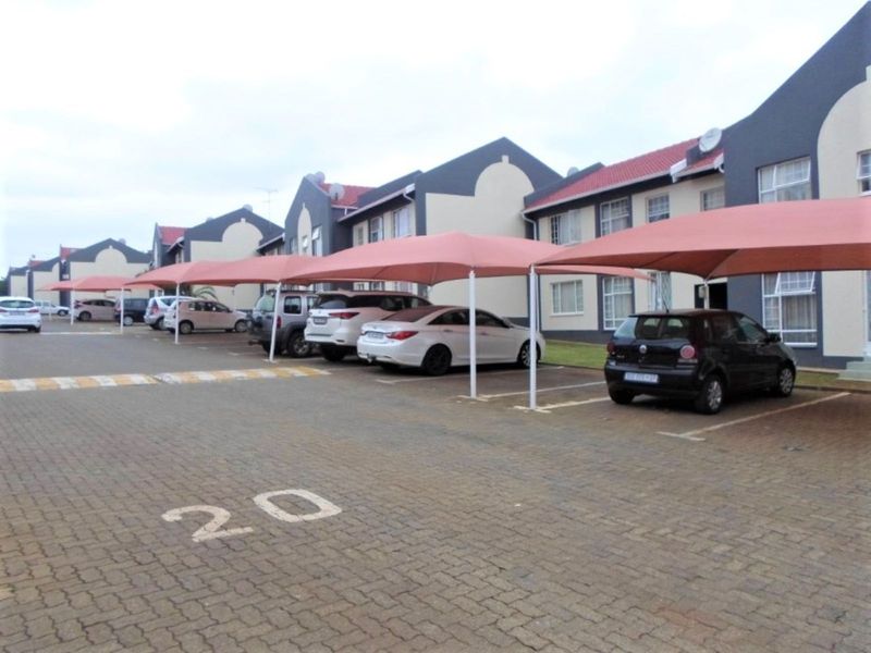 Apartment For Sale in Die Hoewes - Photo 3