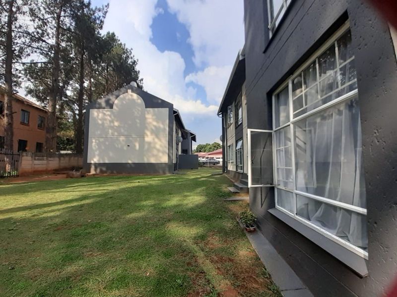 Apartment For Sale in Die Hoewes - Photo 2