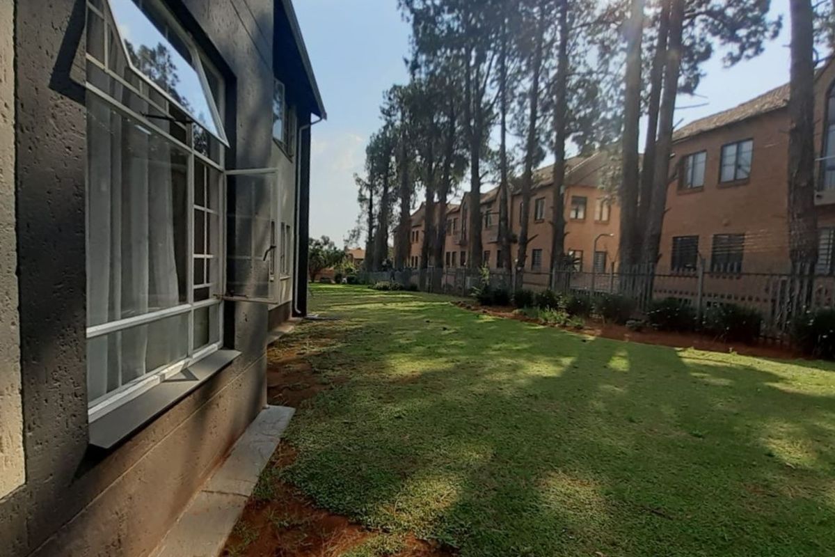 Apartment For Sale in Die Hoewes - Photo 2