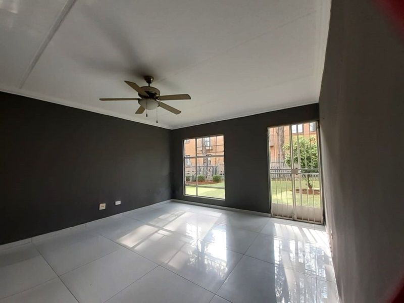 Apartment For Sale in Die Hoewes - Photo 6