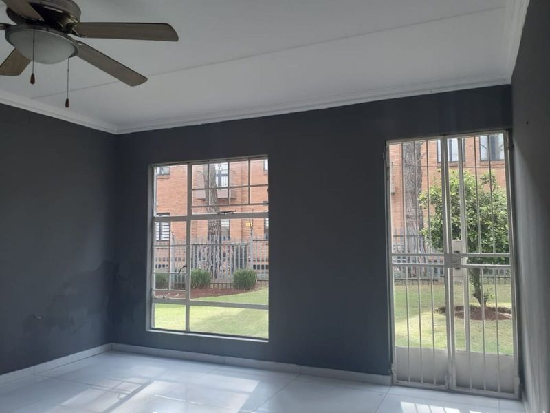 Apartment For Sale in Die Hoewes - Photo 7