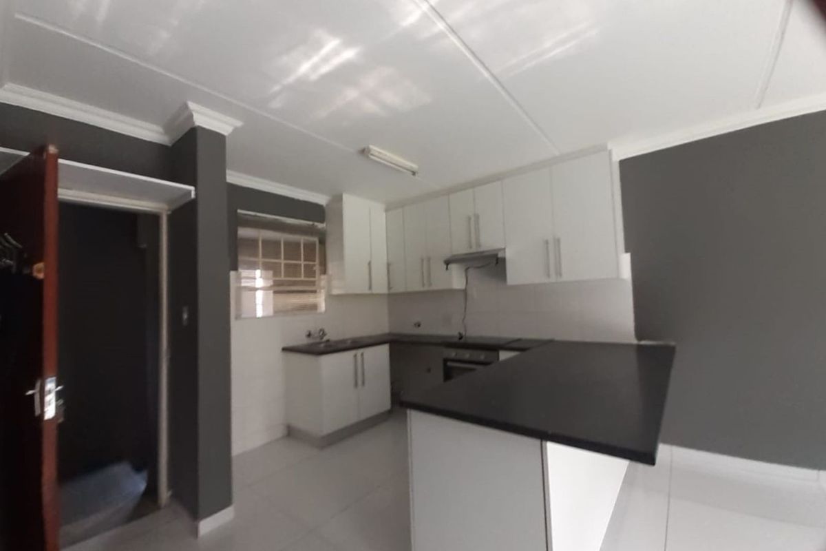 Apartment For Sale in Die Hoewes - Photo 3