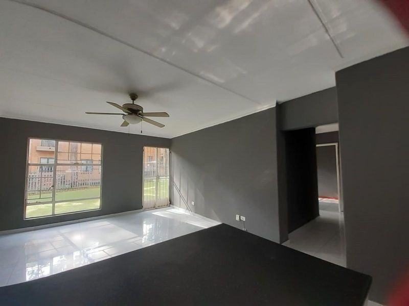 Apartment For Sale in Die Hoewes - Photo 5