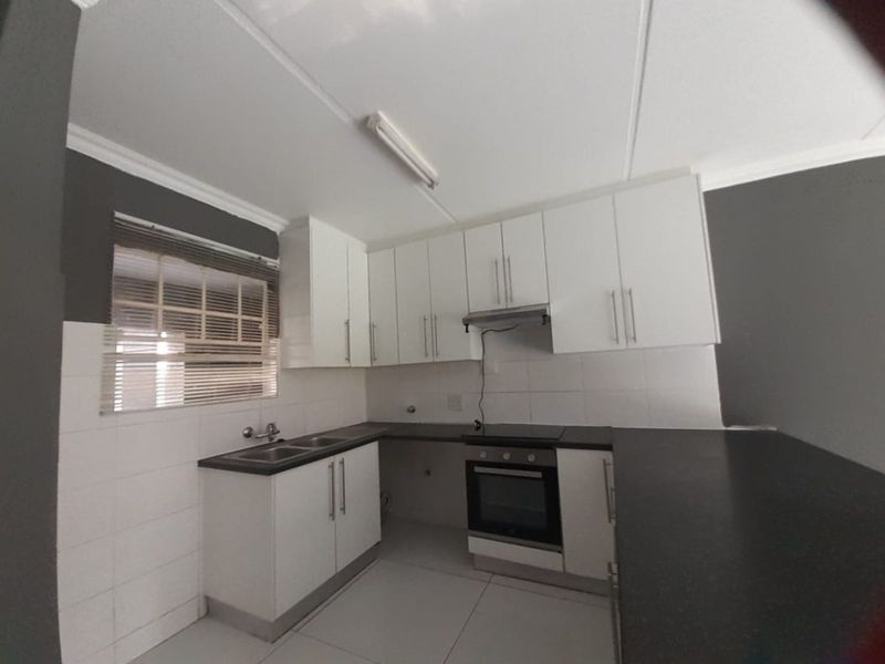 Apartment For Sale in Die Hoewes - Photo 4