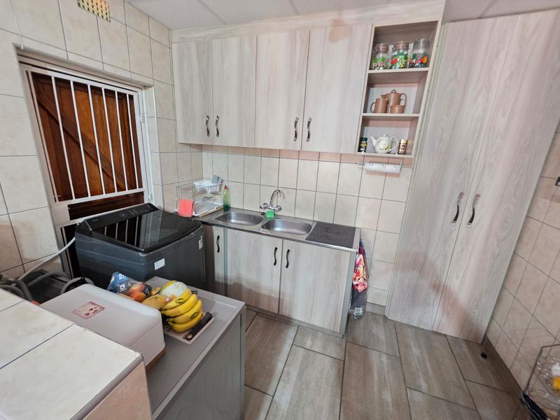 House For Sale in Rhodesdene - Photo 8