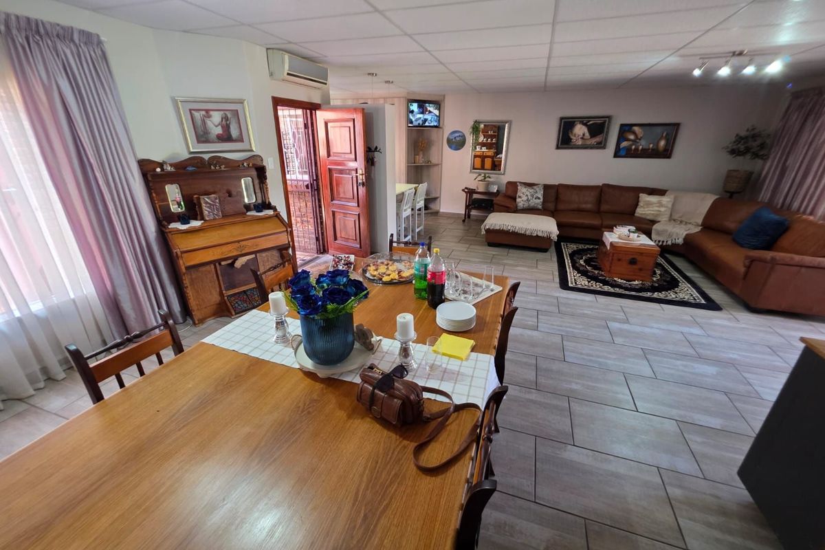 House For Sale in Rhodesdene - Photo 4