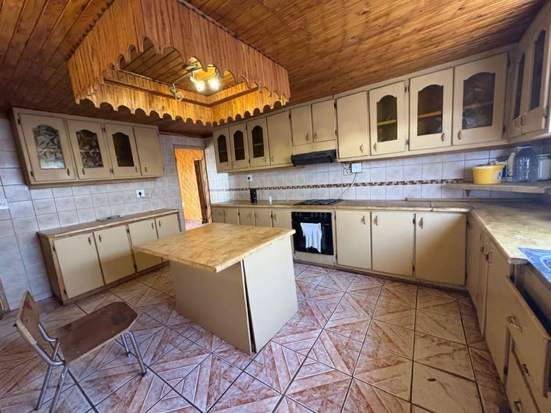 House For Sale in Galeshewe Ext 7 - Photo 6