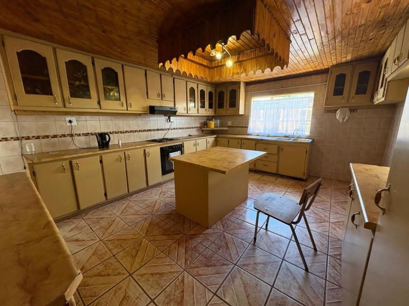 House For Sale in Galeshewe Ext 7 - Photo 5