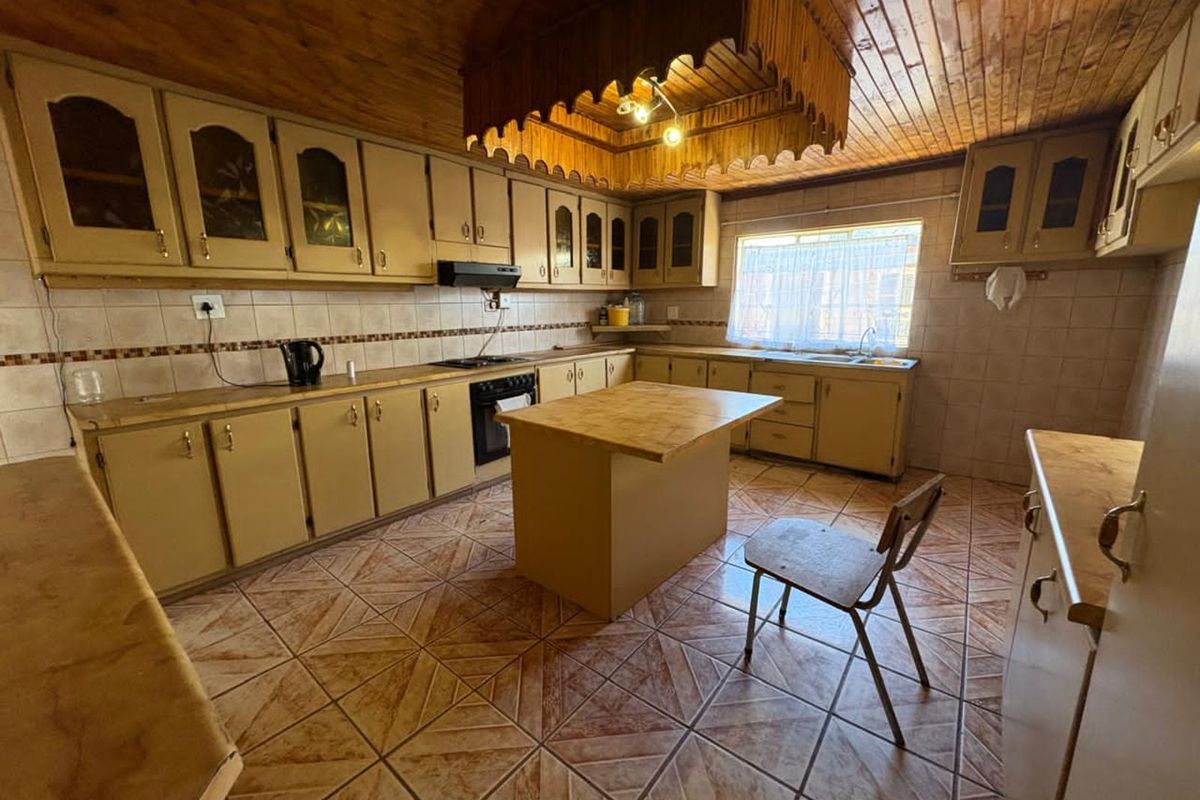 House For Sale in Galeshewe Ext 7 - Photo 5