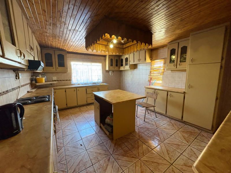 House For Sale in Galeshewe Ext 7 - Photo 4