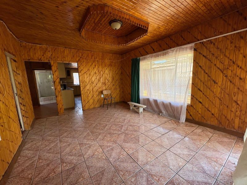 House For Sale in Galeshewe Ext 7 - Photo 3