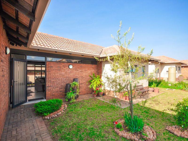 Townhouse For Sale in The Retreat - Photo 5