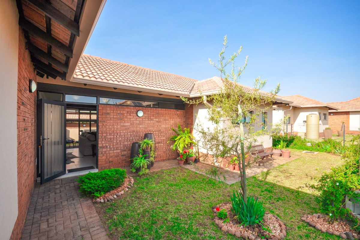 Townhouse For Sale in The Retreat - Photo 5