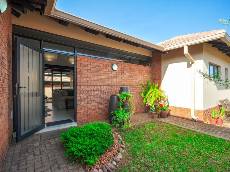Townhouse For Sale in The Retreat - Photo 6