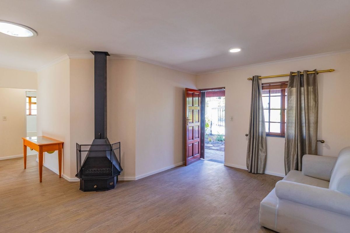 House For Sale in Paradyskloof - Photo 3