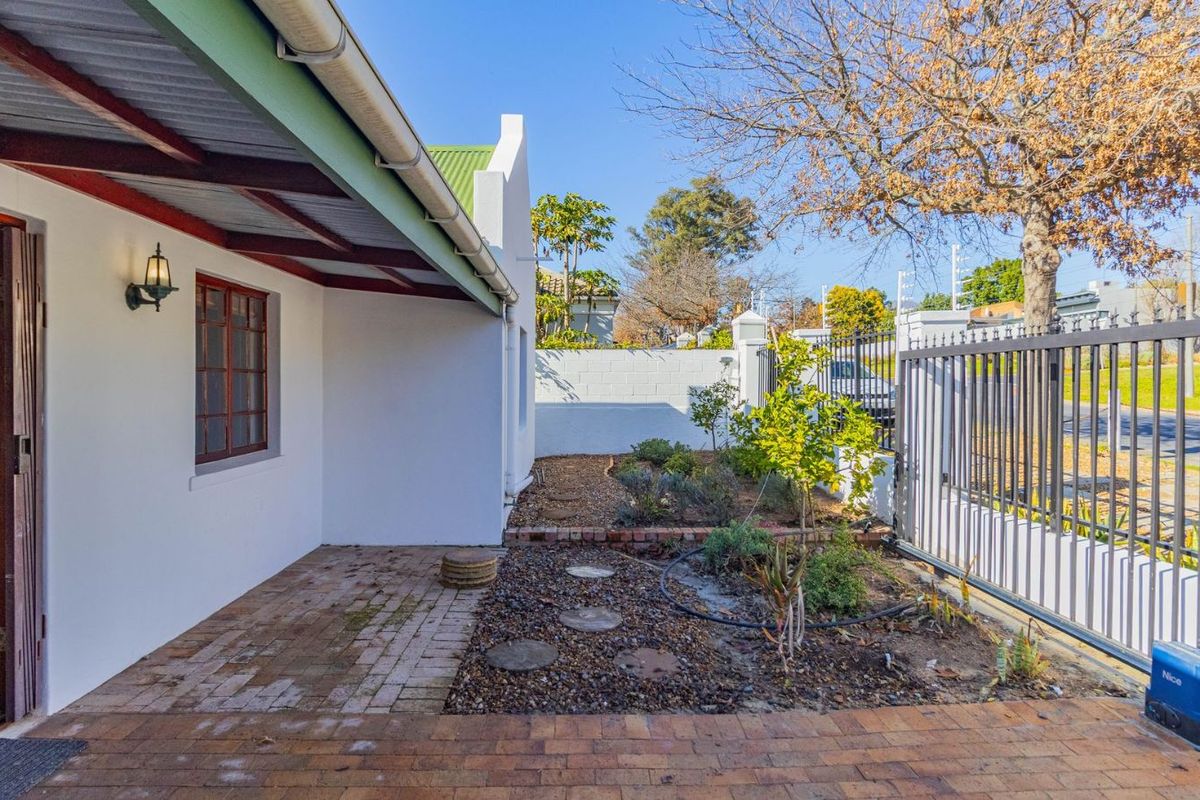 House For Sale in Paradyskloof - Photo 2