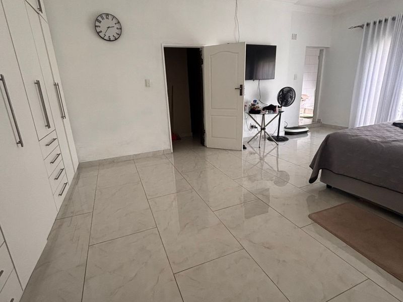 House For Sale in Claremont - Photo 10