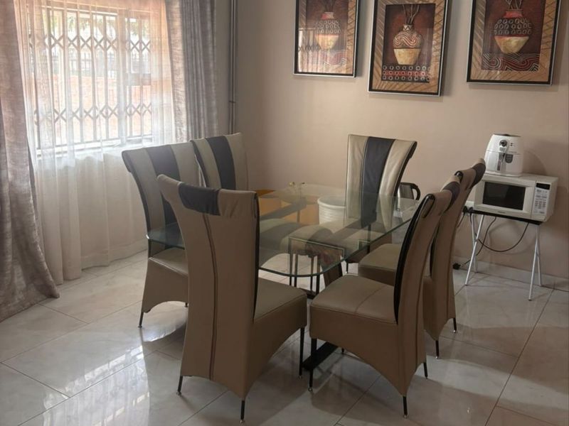 House For Sale in Claremont - Photo 4