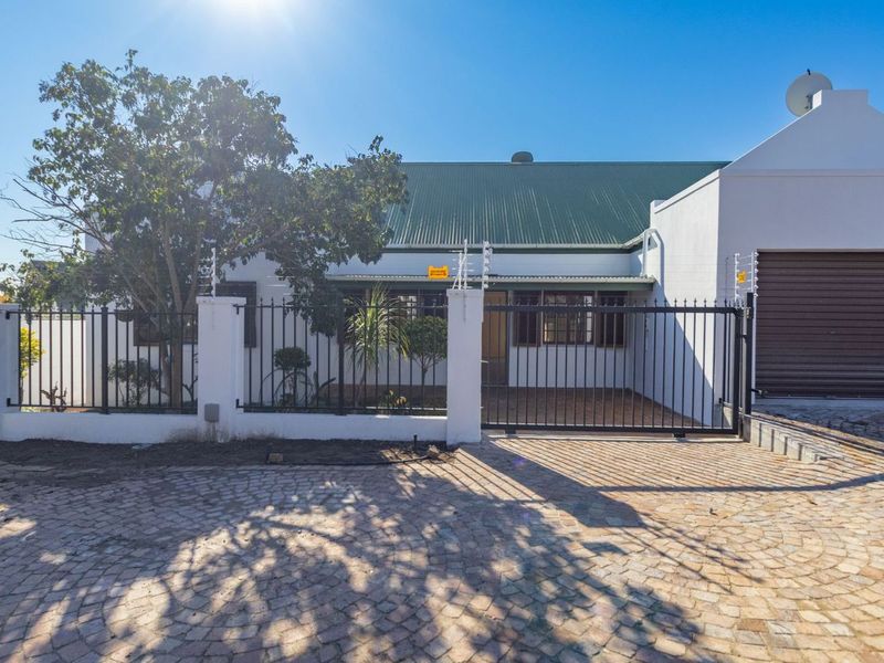 House For Sale in Paradyskloof - Photo 2