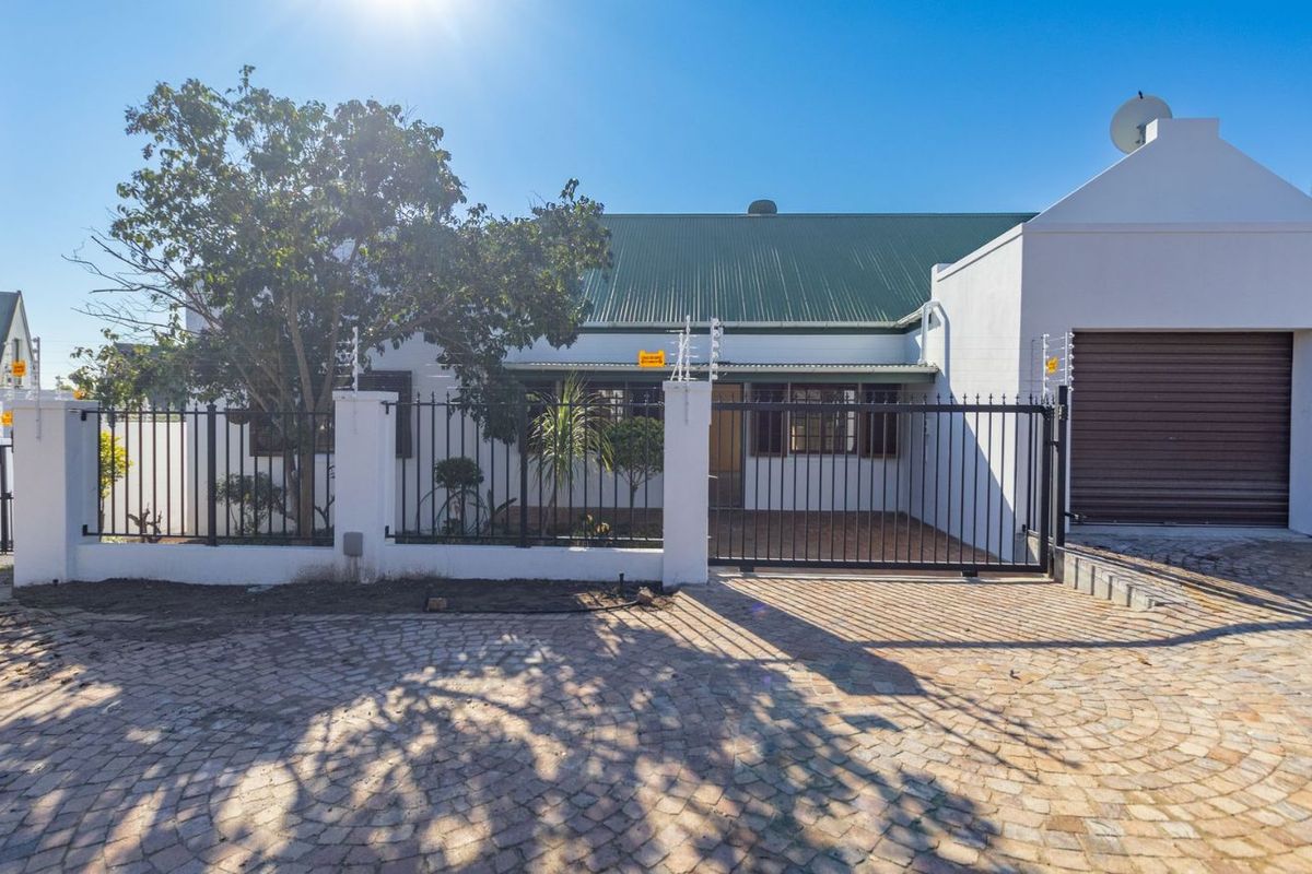 House For Sale in Paradyskloof - Photo 2