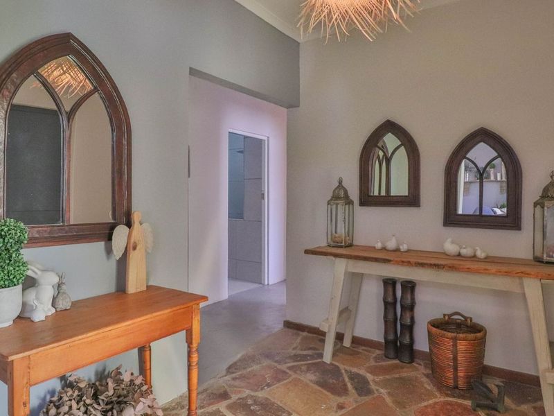 House For Sale in Robertson Central - Photo 2