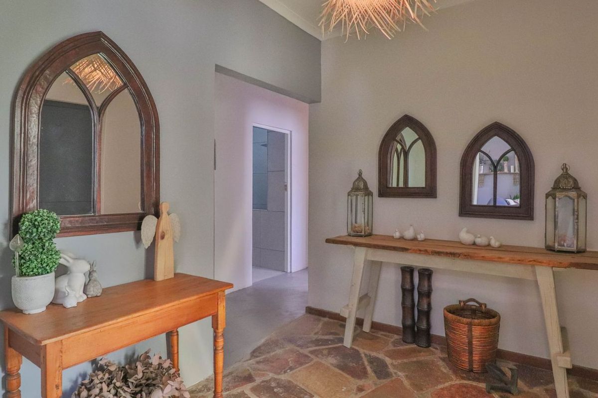 House For Sale in Robertson Central - Photo 2