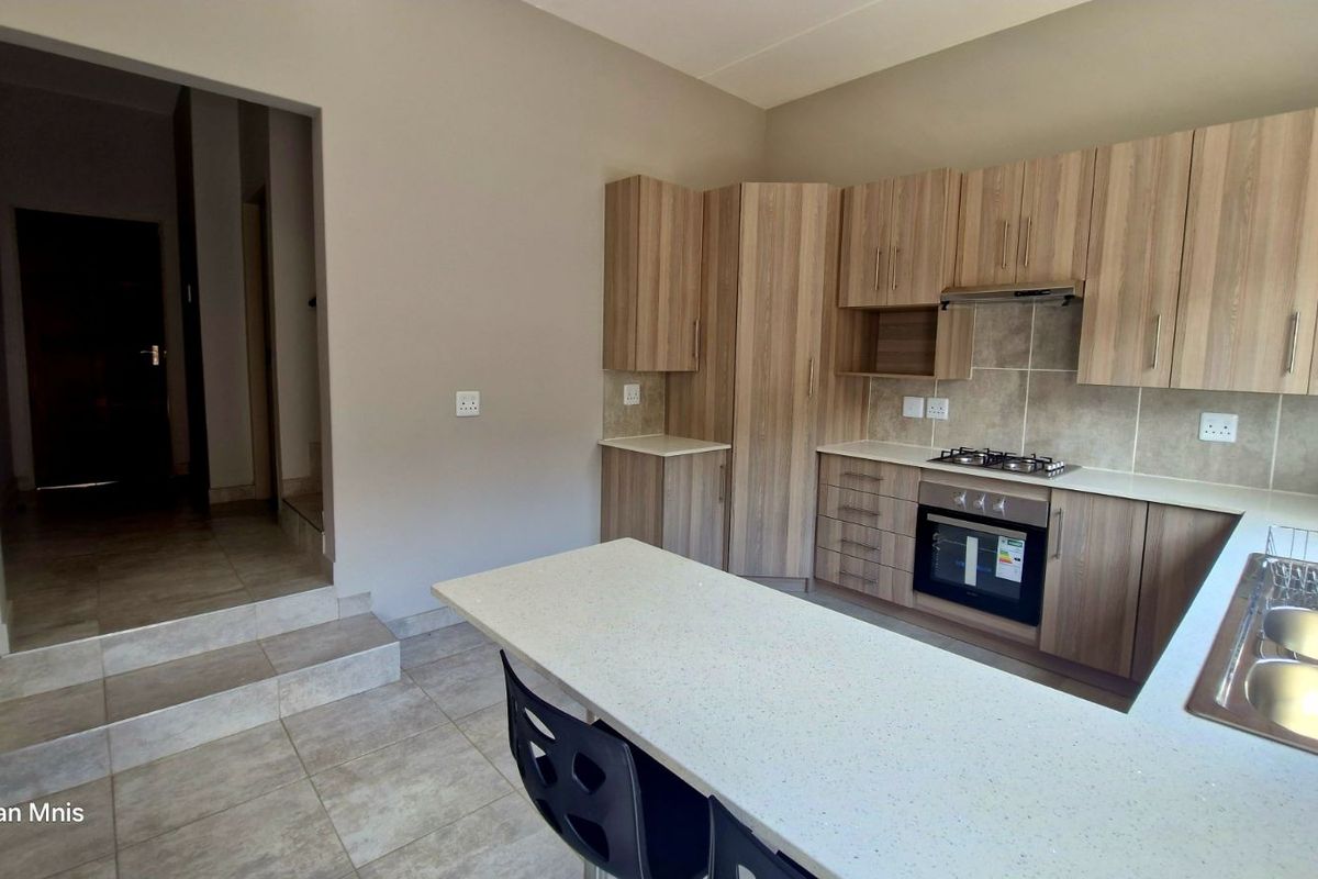 Townhouse For Sale in Die Heuwel Ext 2 - Photo 2