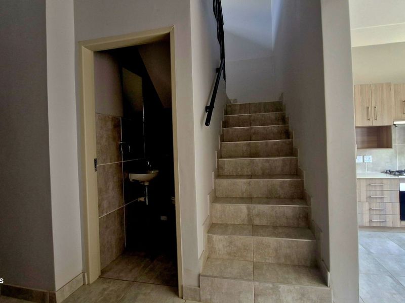 Townhouse For Sale in Die Heuwel Ext 2 - Photo 7