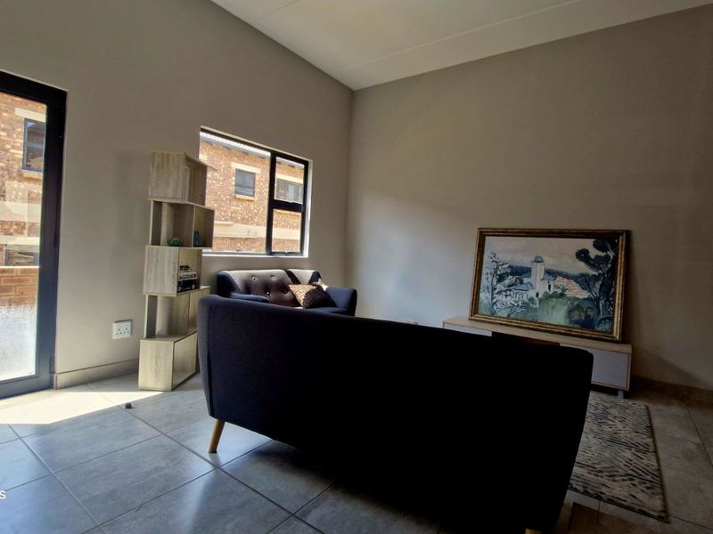 Townhouse For Sale in Die Heuwel Ext 2 - Photo 5