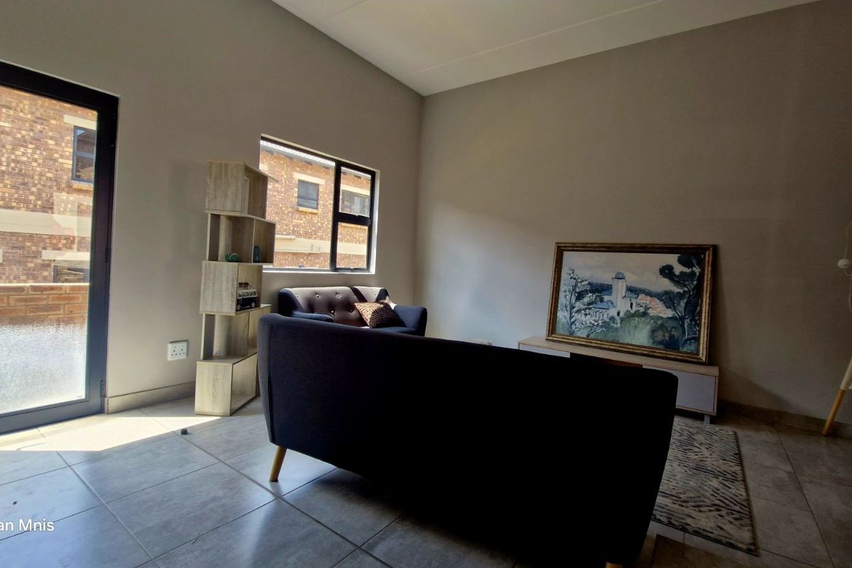 Townhouse For Sale in Die Heuwel Ext 2 - Photo 5