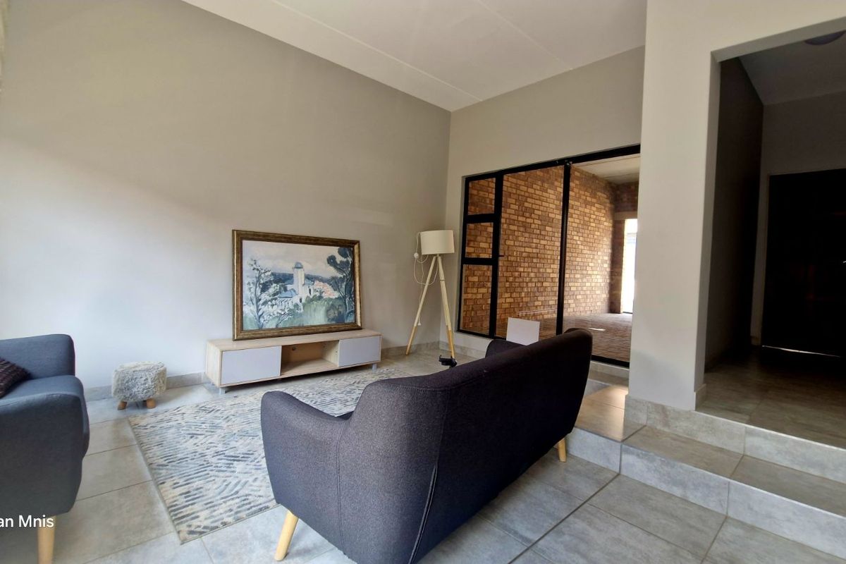 Townhouse For Sale in Die Heuwel Ext 2 - Photo 4