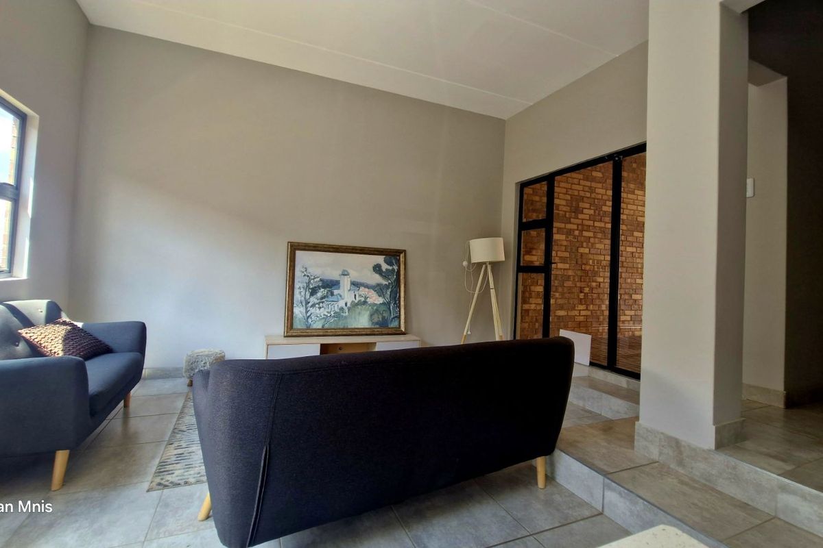 Townhouse For Sale in Die Heuwel Ext 2 - Photo 3