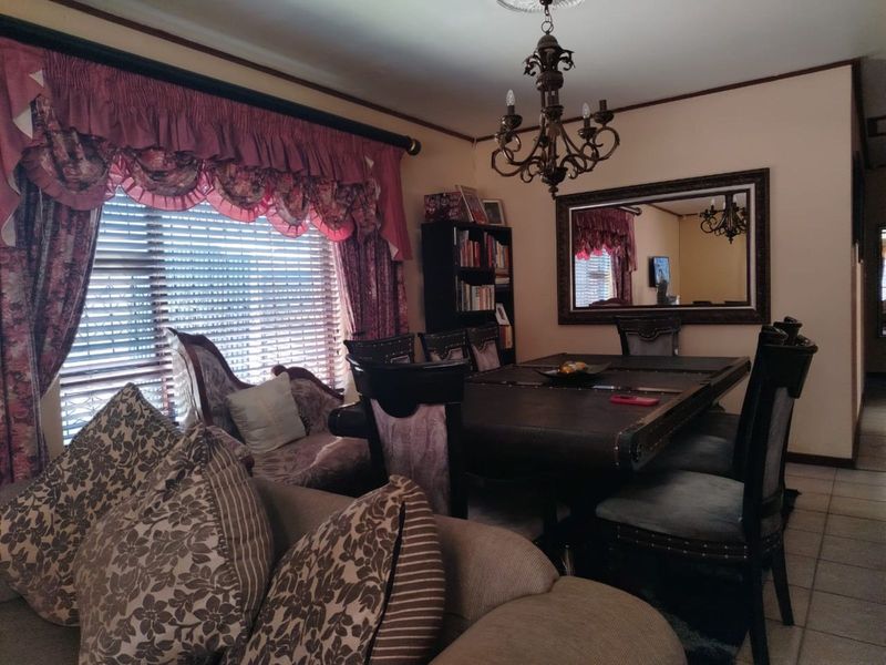 House For Sale in Kwamagxaki - Photo 2