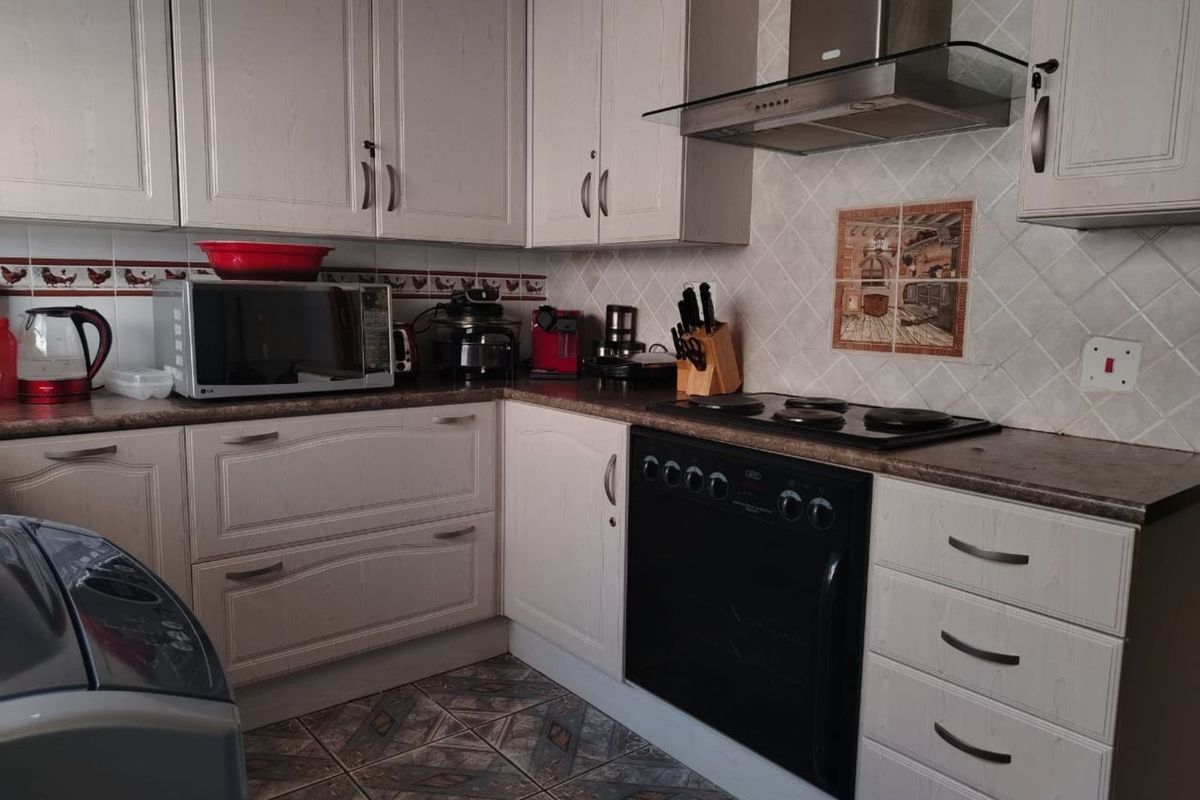 House For Sale in Kwamagxaki - Photo 3