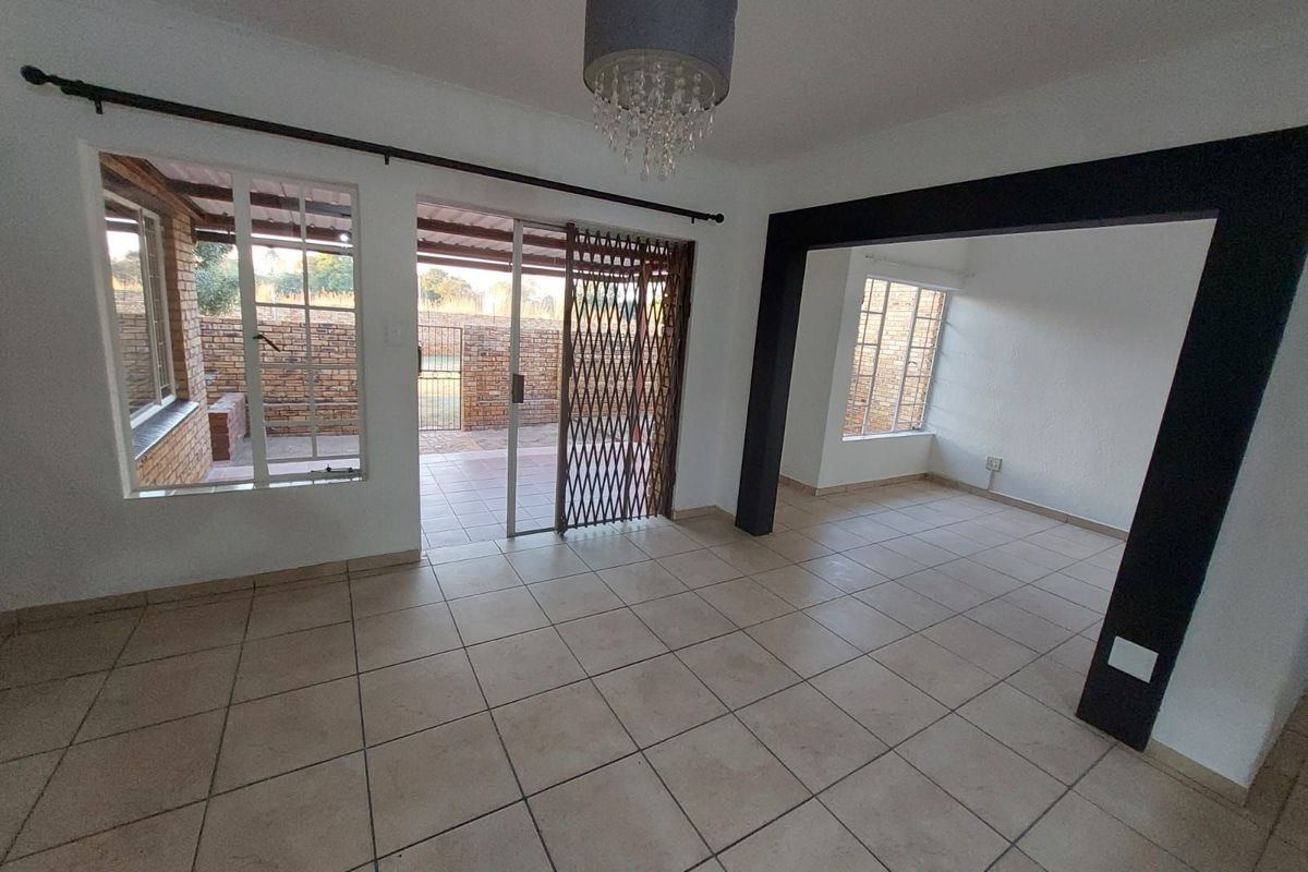 Townhouse For Sale in Safari Gardens - Photo 5