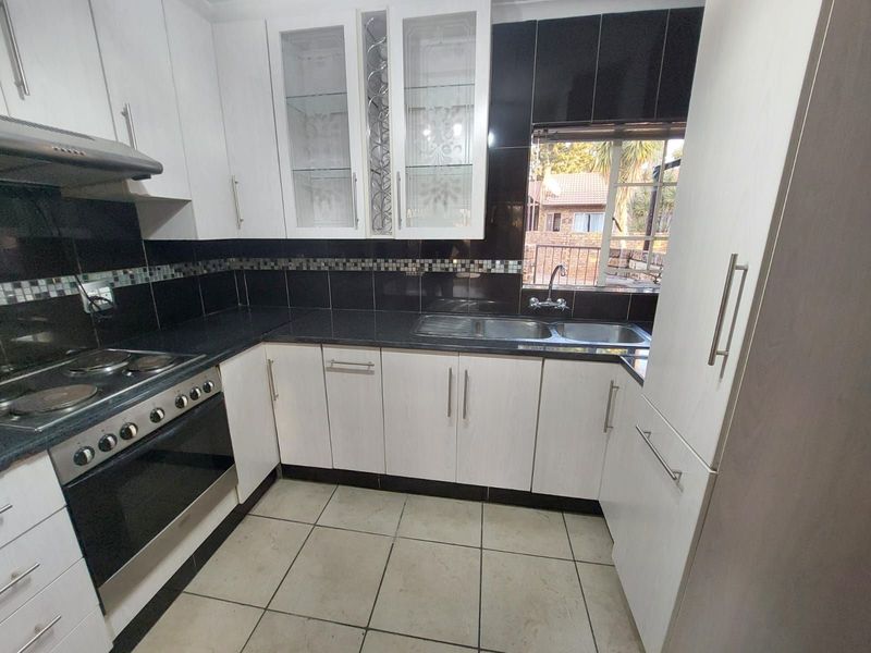 Townhouse For Sale in Safari Gardens - Photo 3