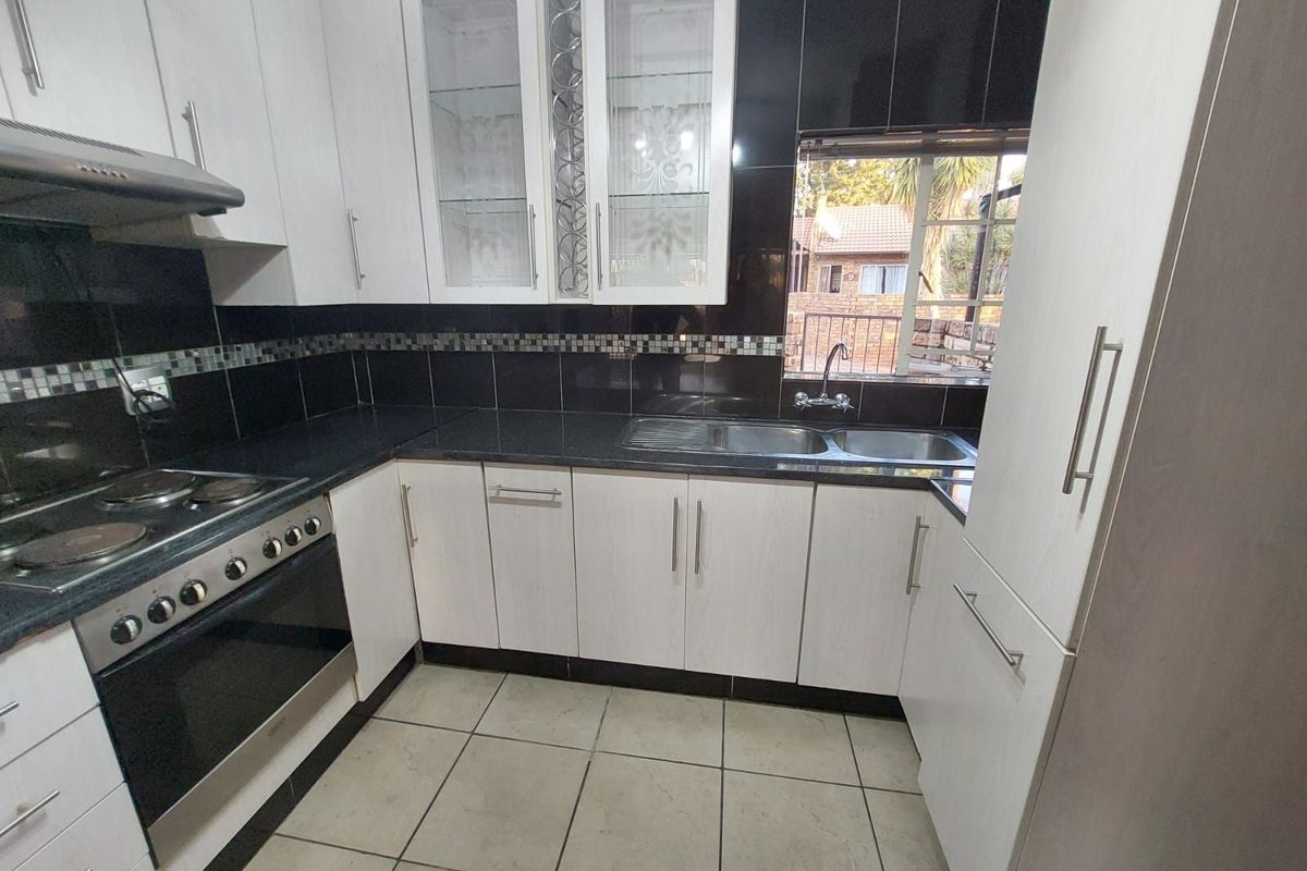 Townhouse For Sale in Safari Gardens - Photo 3