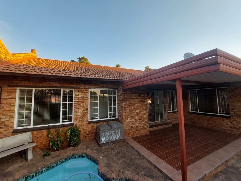 Townhouse For Sale in Safari Gardens - Photo 2