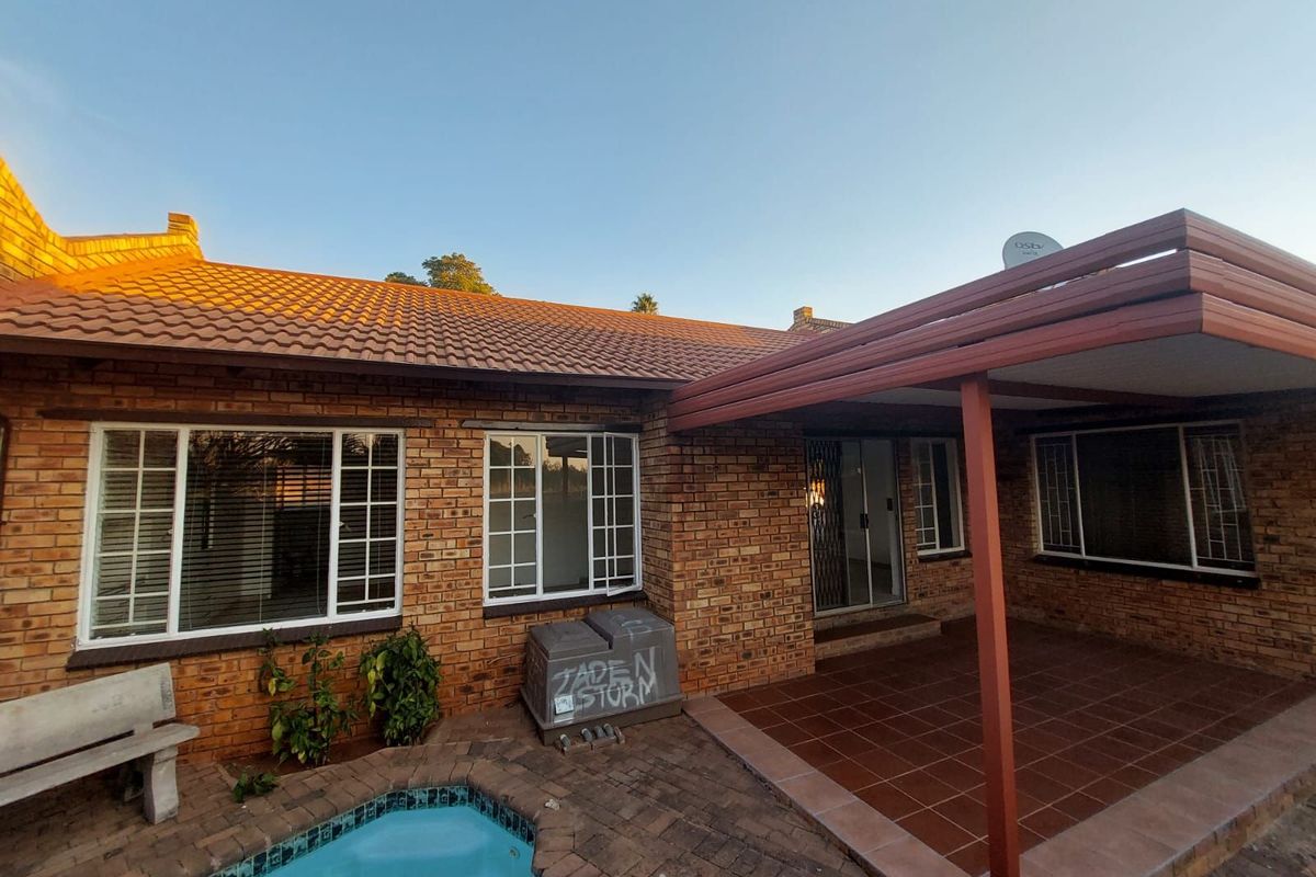 Townhouse For Sale in Safari Gardens - Photo 2