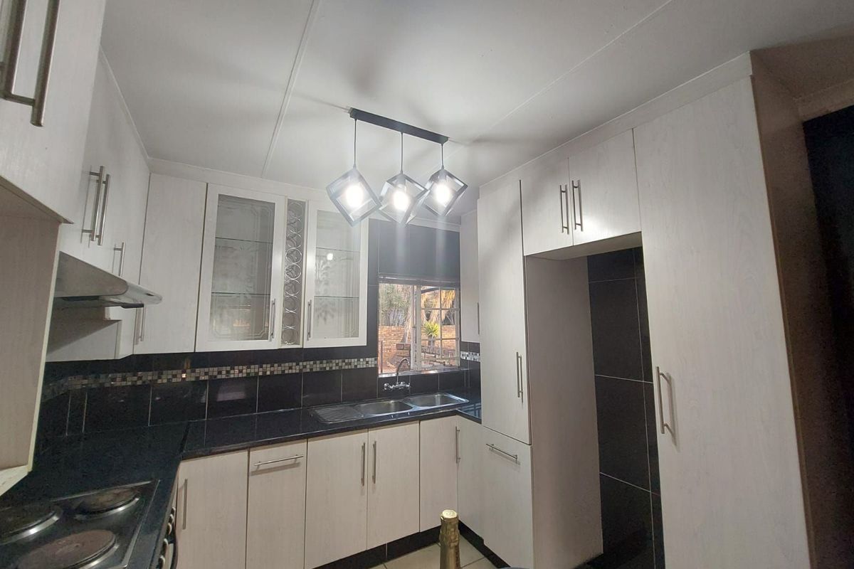 Townhouse For Sale in Safari Gardens - Photo 4