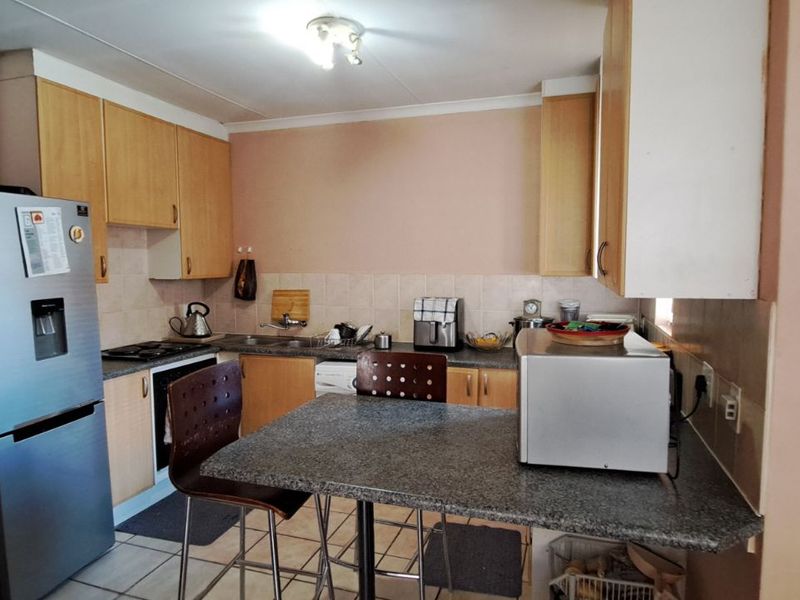 Townhouse For Sale in Amberfield - Photo 2