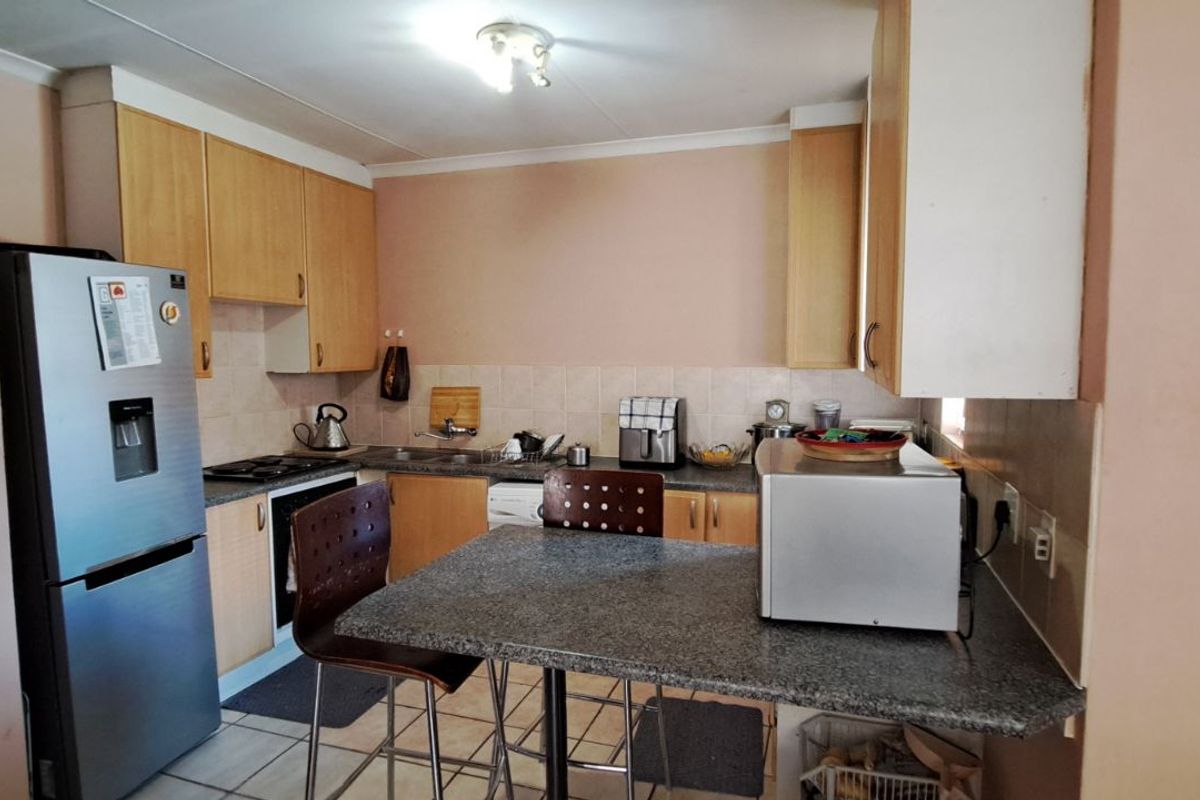 Townhouse For Sale in Amberfield - Photo 2