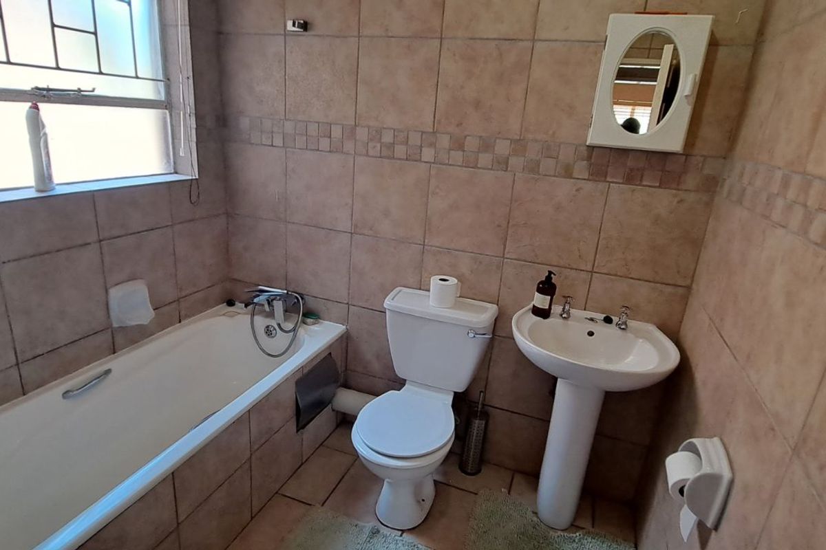 Townhouse For Sale in Amberfield - Photo 5