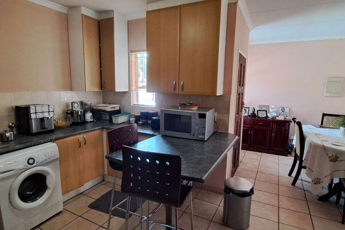 Townhouse For Sale in Amberfield - Photo 3